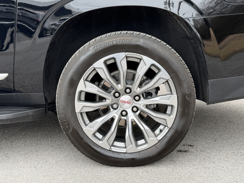 Used 2024 GMC Yukon XL Denali w/ Advanced Technology Package image 12