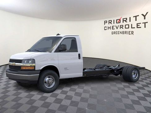 New 2025 Chevrolet Express 3500 Van 177 w/ Power Convenience Package image 2
