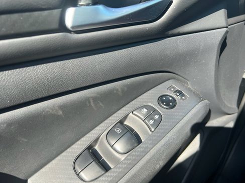Used 2025 Nissan Altima 2.5 SV FWD image 17