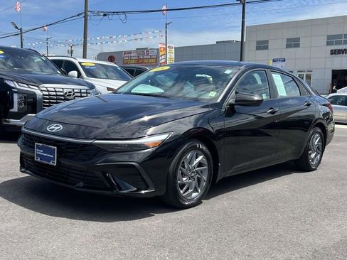 Certified 2024 Hyundai Elantra SEL FWD image 2