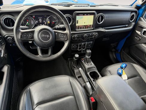 Used 2022 Jeep Wrangler Unlimited Sahara w/ Cold Weather Group image 15