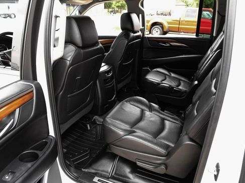 Used 2019 Cadillac Escalade ESV Premium Luxury RWD image 39