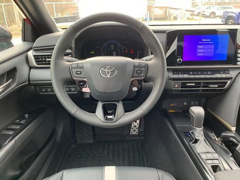 Used 2025 Toyota Camry SE image 17