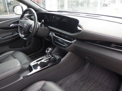 Used 2024 Buick Envista Avenir image 3