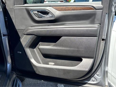 Used 2022 Chevrolet Suburban Premier AWD/4WD image 10