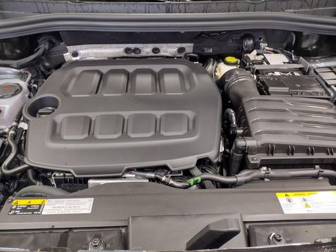 New 2026 Volkswagen Tiguan SE R-Line AWD/4WD image 8