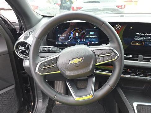 Used 2025 Chevrolet Equinox LT image 11