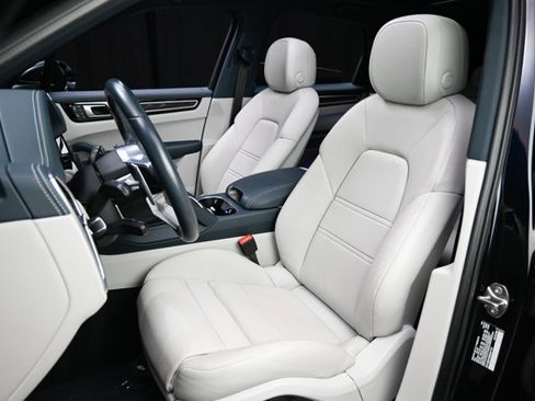 Used 2022 Porsche Cayenne S image 48