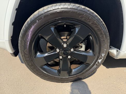 Used 2015 Jeep Grand Cherokee Altitude RWD image 11