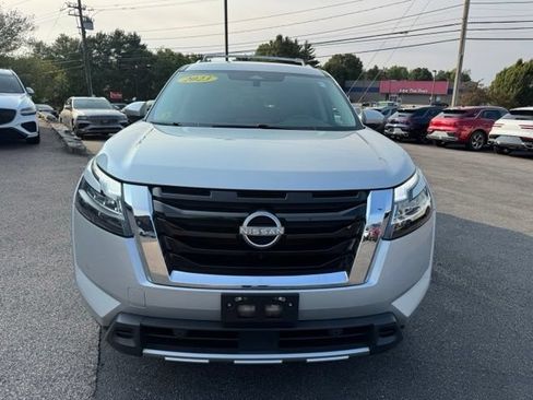 Used 2023 Nissan Pathfinder SL AWD/4WD image 17
