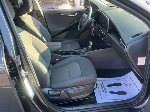 Used 2025 Kia Niro LX FWD image 7
