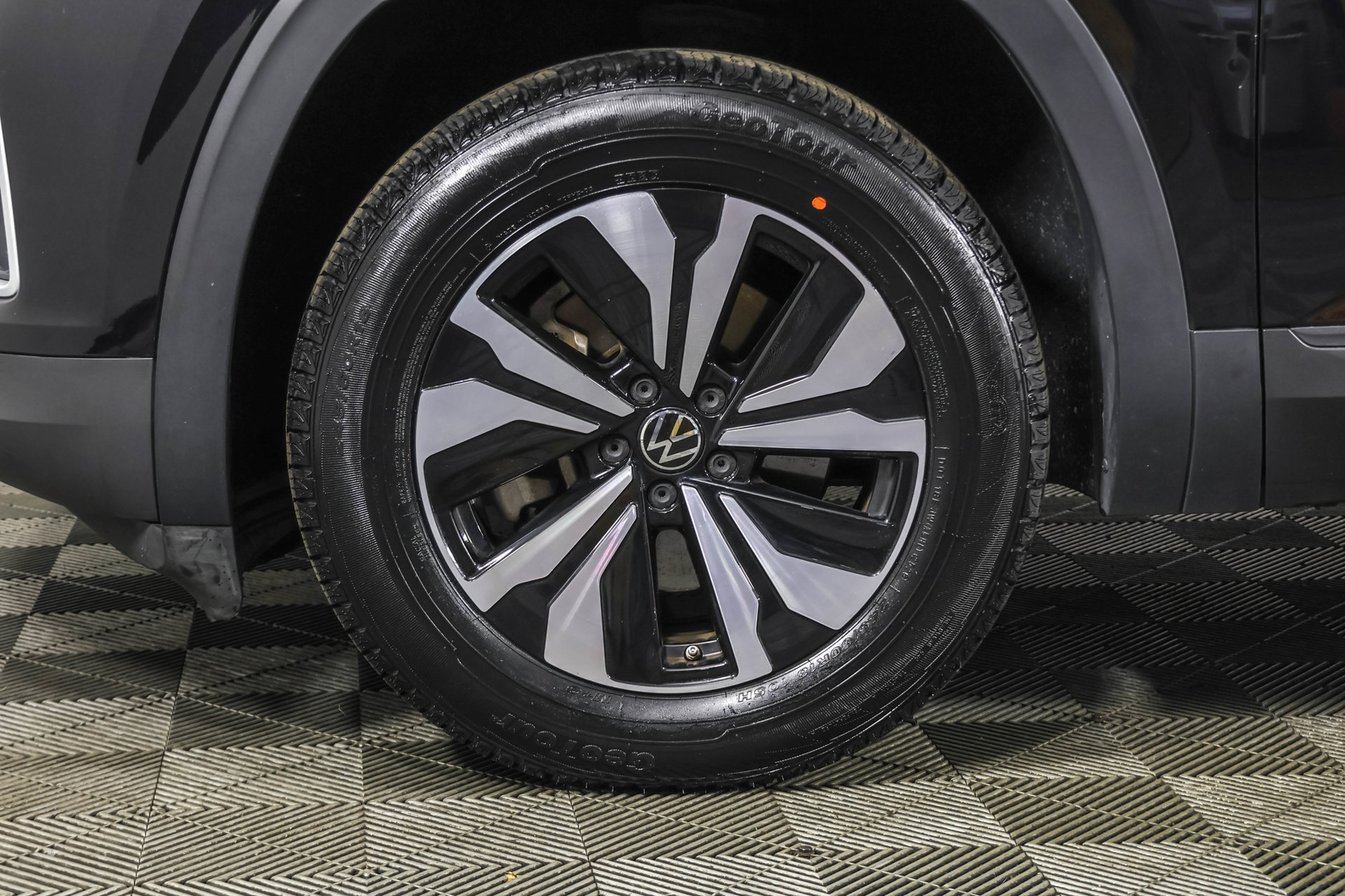 Used 2024 Volkswagen Atlas SE AWD/4WD image 20