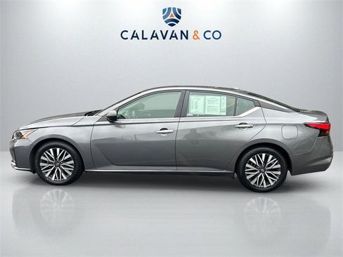 Used 2024 Nissan Altima 2.5 SV image 4