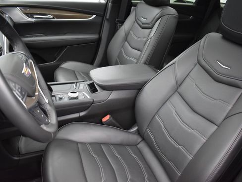 Certified 2023 Cadillac XT5 Premium Luxury w/ Platinum Package image 13