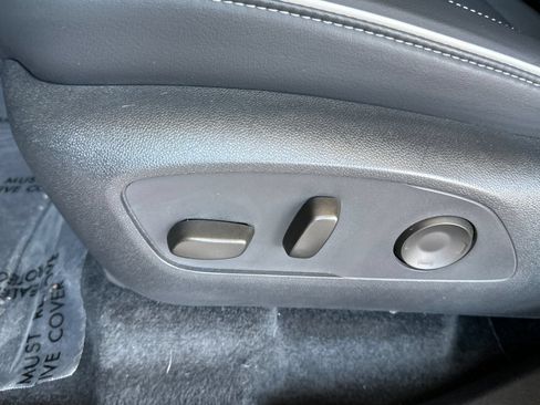 Certified 2025 Buick Enclave Preferred FWD image 12