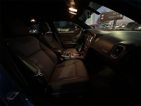 Used 2018 Dodge Charger SXT image 23