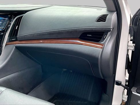 Used 2019 Cadillac Escalade ESV Luxury AWD/4WD image 18