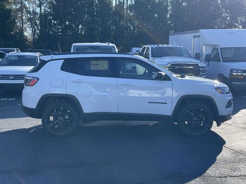 New 2026 Jeep Compass Latitude image 10
