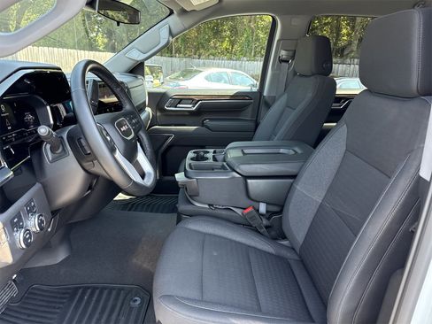 Used 2024 GMC Sierra 1500 SLE w/ Preferred Package image 9