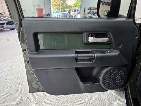 Used 2013 Toyota FJ Cruiser 4WD image 32