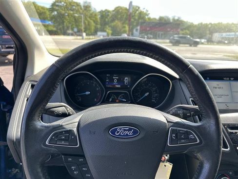 Used 2018 Ford Focus SEL w/ Cold Weather Package FWD image 17