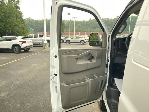 Used 2024 GMC Savana 2500 w/ Driver Convenience Package RWD image 19