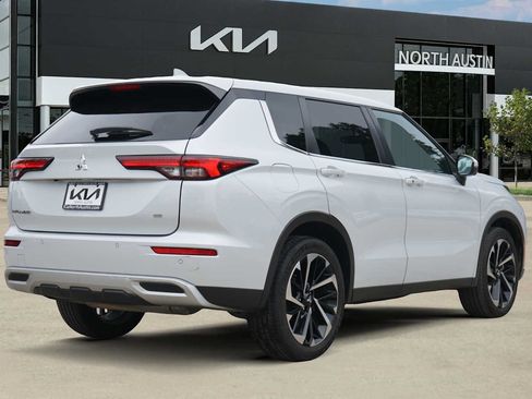 Used 2023 Mitsubishi Outlander SE FWD image 5