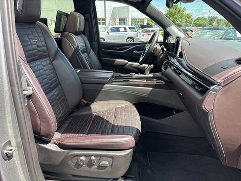 Used 2023 Cadillac Escalade Sport Platinum AWD/4WD image 29