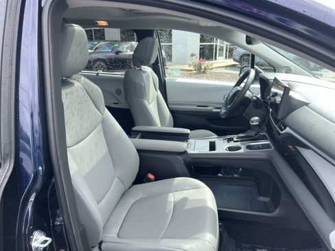 Used 2025 Toyota Sienna XLE w/ XLE Plus Package AWD/4WD image 27