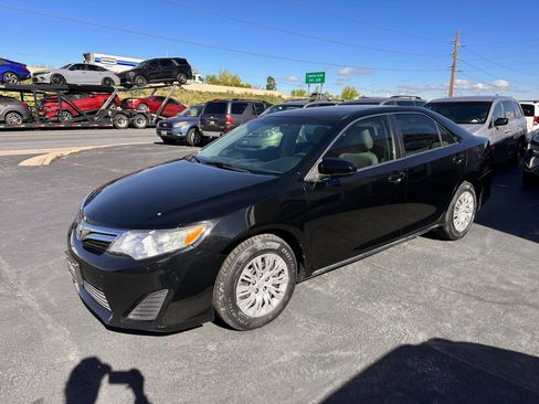 Used 2014 Toyota Camry LE image 2