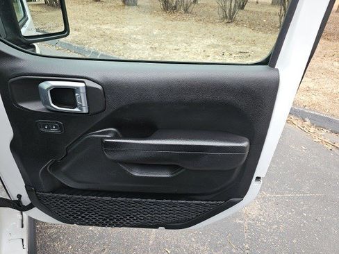 Used 2022 Jeep Gladiator Willys image 15