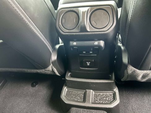 Certified 2022 Jeep Wrangler Unlimited Sahara AWD/4WD image 17