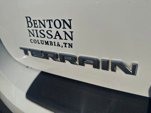 Used 2017 GMC Terrain SLE w/ Technology Package image 39