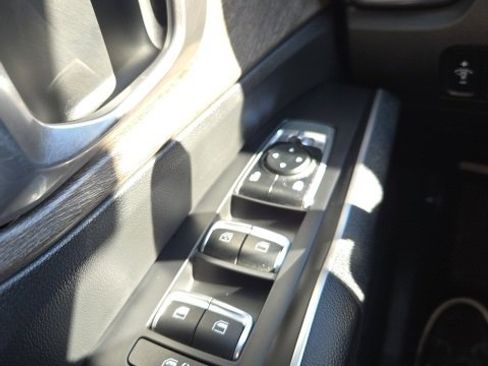 Used 2022 Kia Sorento S image 16