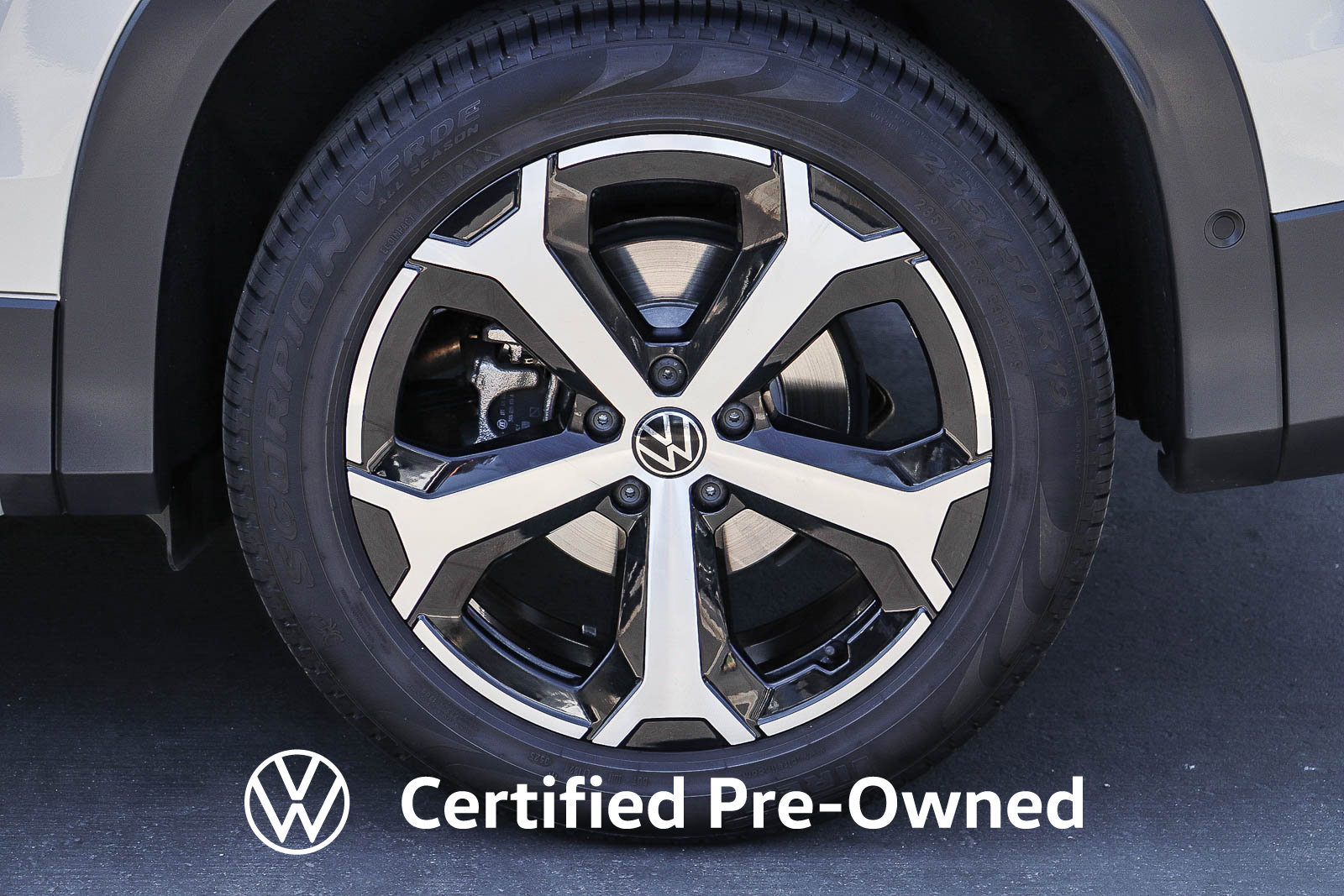 Used 2026 Volkswagen Tiguan SE FWD image 13