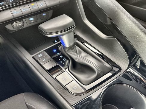 Certified 2025 Hyundai Elantra SEL FWD image 21