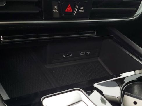 Used 2024 Volkswagen Atlas Peak Edition SE AWD/4WD image 31