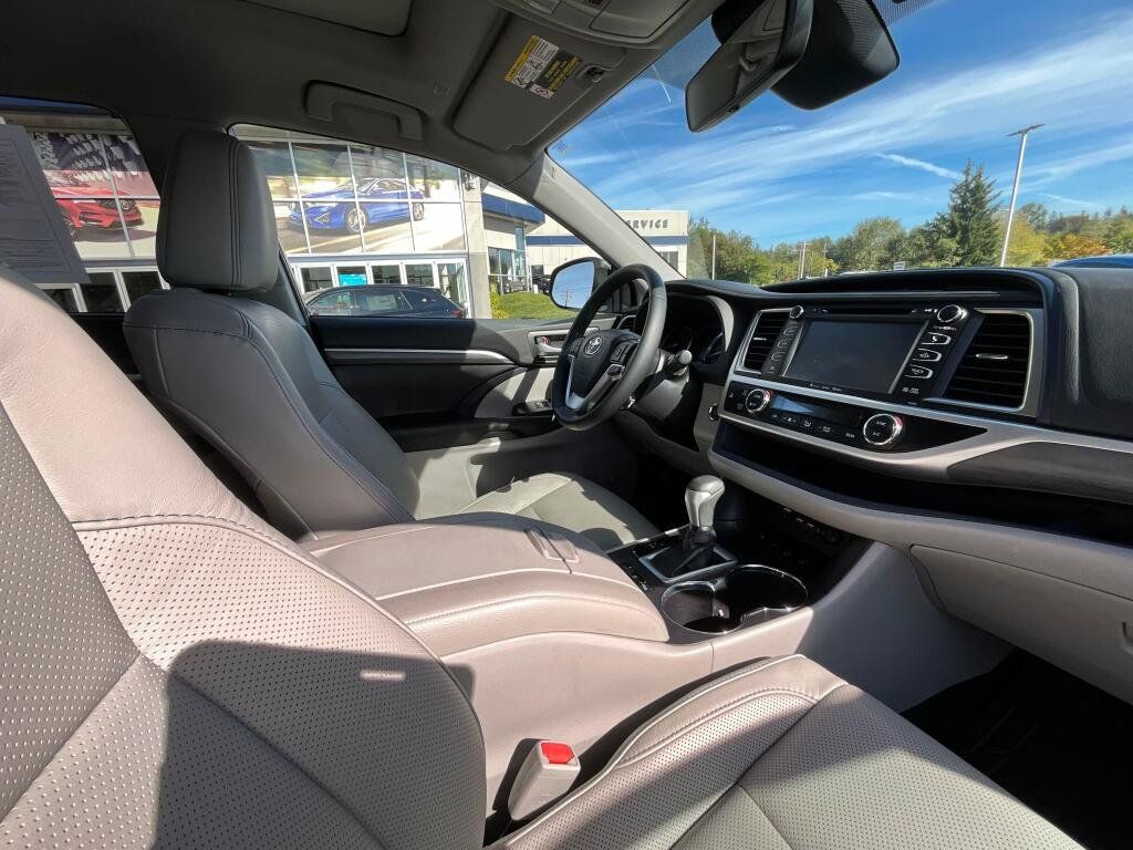 Used 2019 Toyota Highlander Limited Platinum AWD/4WD image 20
