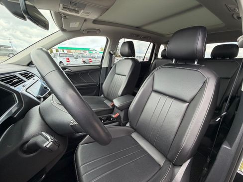 Used 2022 Volkswagen Tiguan SE AWD/4WD image 12
