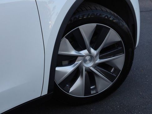 Used 2021 Tesla Model Y Long Range AWD/4WD image 48