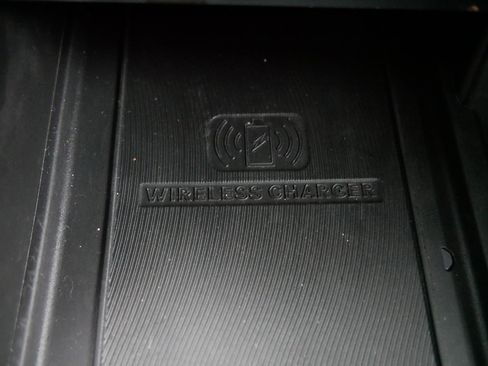 Used 2024 Chrysler Pacifica Limited w/ S Appearance Package image 31