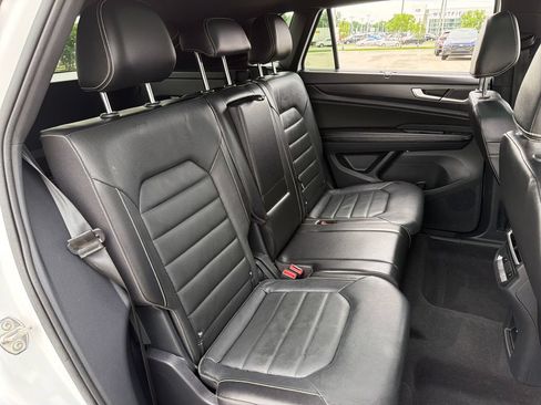 Certified 2024 Volkswagen Atlas Cross Sport SEL R-Line AWD/4WD image 25