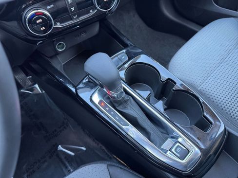 Used 2025 Chevrolet Trax LT w/ LT Convenience Package image 36