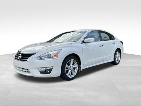 Used 2015 Nissan Altima 2.5 SV FWD image 1