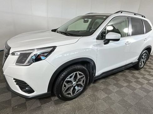 Used 2023 Subaru Forester Premium AWD/4WD image 6