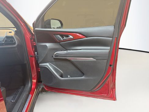 Used 2025 Chevrolet Traverse Z71 w/ Driver Confidence Package image 34