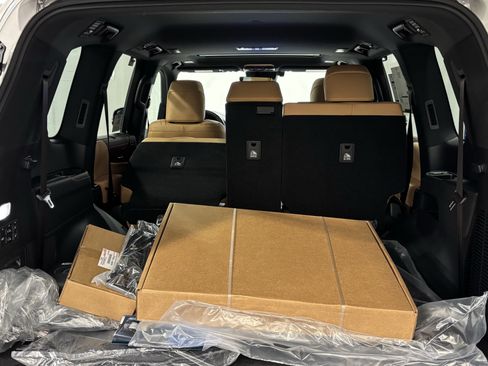 New 2026 Lexus LX 600 4WD w/ Luxury Package image 38