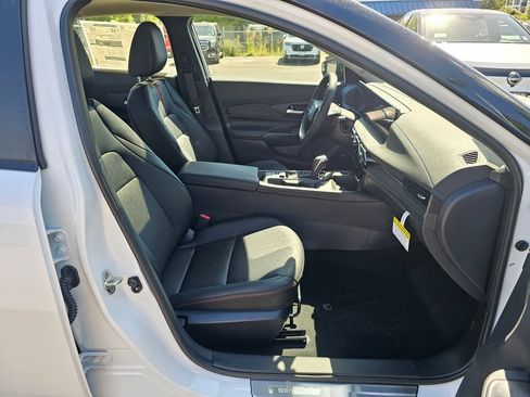 New 2026 Nissan Sentra SR w/ SR Premium Package FWD image 28