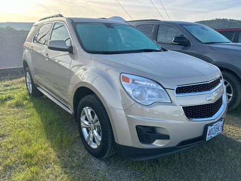 Used 2011 Chevrolet Equinox LT image 2