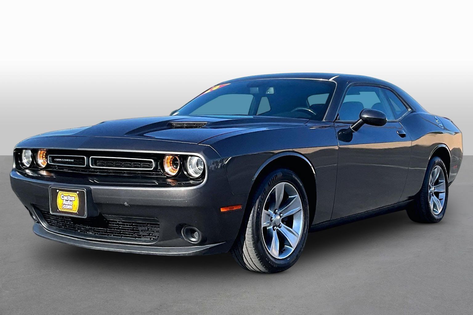 Used 2019 Dodge Challenger SXT RWD image 1